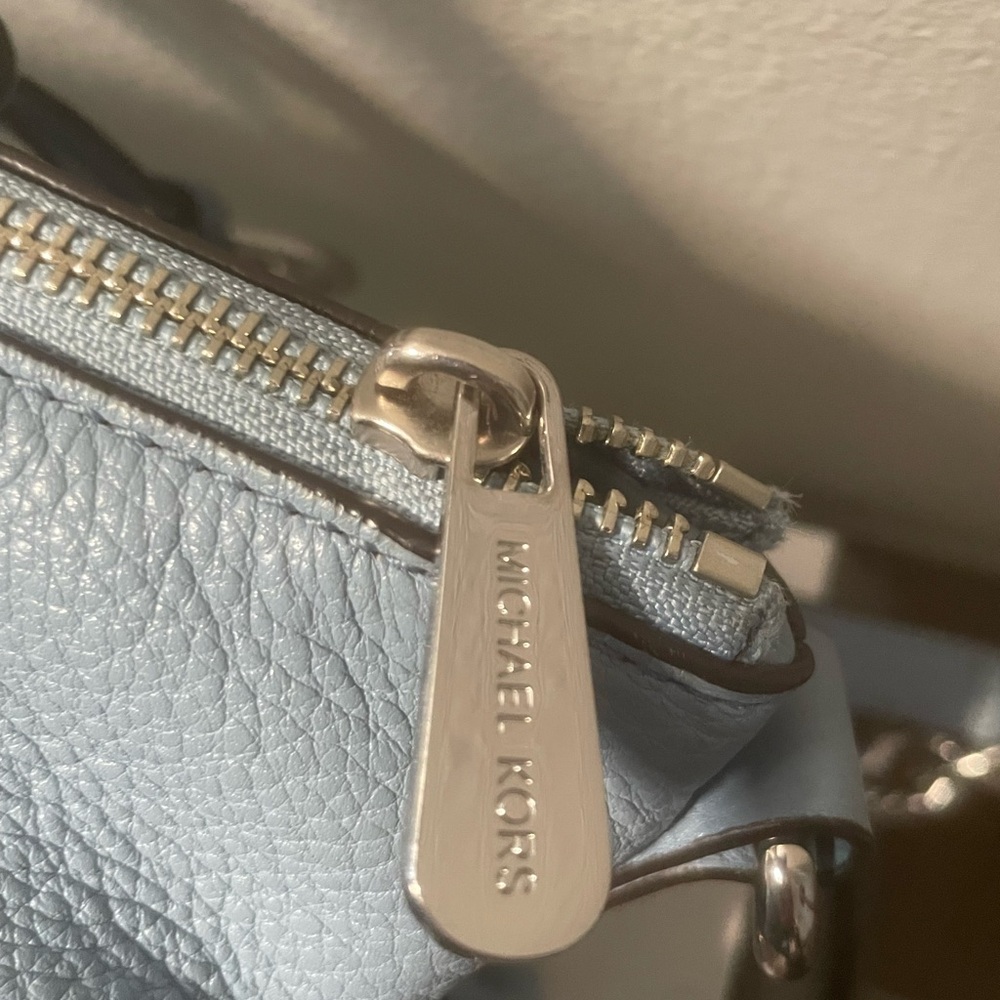 🩵 Michael Kors Light Blue Leather Shoulder Bag - Picture 4 of 13